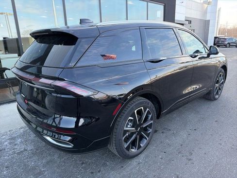 New 2026 Lincoln Nautilus Reserve image 3