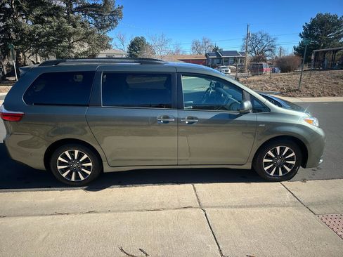 Used 2019 Toyota Sienna XLE w/ XLE Navigation Package image 6