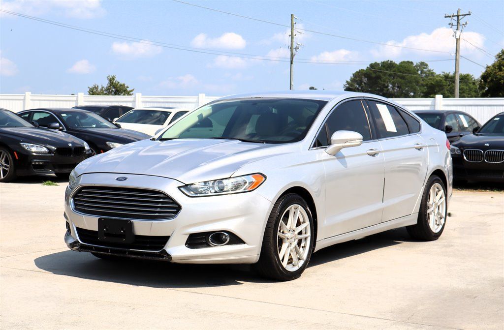 Used 2013 Ford Fusion SE FWD image 3