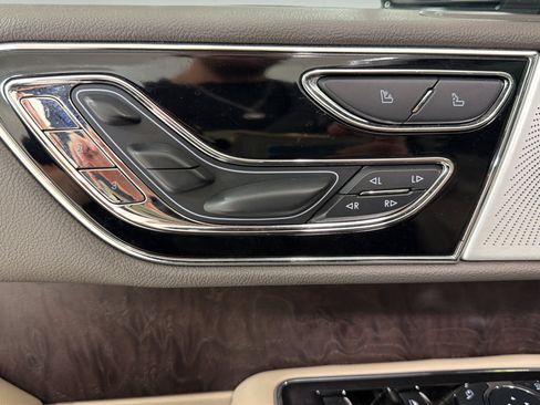 Used 2023 Lincoln Navigator Reserve AWD/4WD image 10