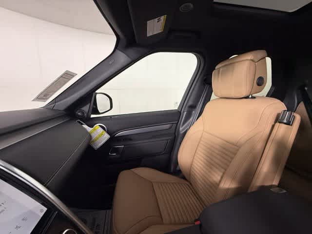 New 2026 Land Rover Discovery Limited Edition AWD/4WD image 18