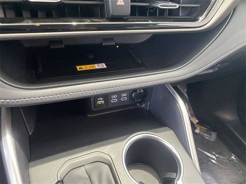 Certified 2024 Toyota Highlander XLE FWD image 20