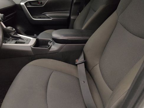 Used 2022 Toyota RAV4 LE image 17