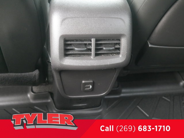 Used 2024 GMC Terrain SLT AWD/4WD image 45