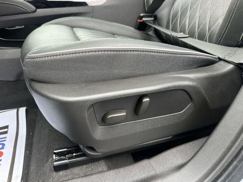 Used 2023 Buick Envision Avenir image 4