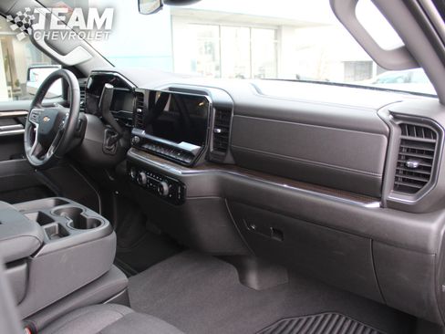 Used 2024 Chevrolet Silverado 1500 LT image 25