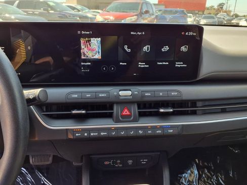Used 2025 Kia K4 FWD image 18