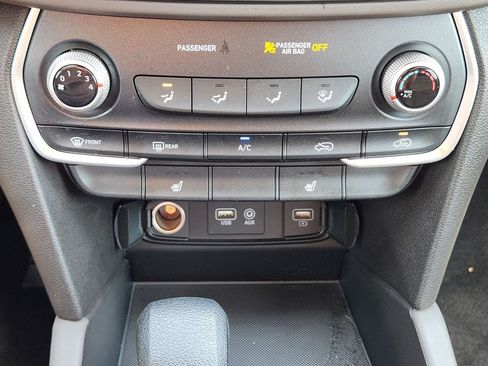 Used 2020 Hyundai Santa Fe SEL FWD image 16