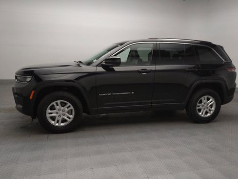 Used 2023 Jeep Grand Cherokee Laredo w/ Luxury Tech Group I AWD/4WD image 2