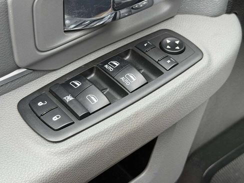 Used 2018 RAM 1500 Classic SLT AWD/4WD image 14