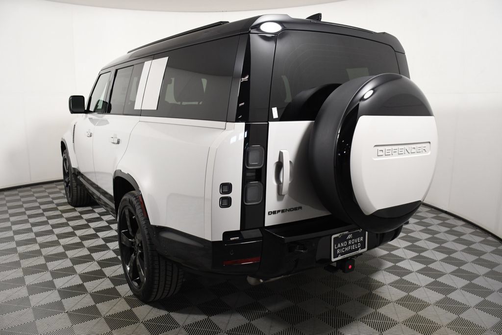 New 2026 Land Rover Defender 130 X-Dynamic SE AWD/4WD image 4