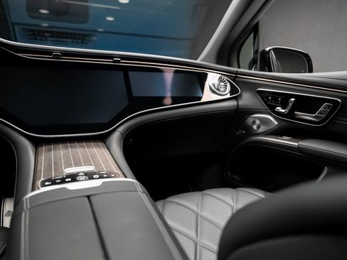 Used 2024 Mercedes-Benz Maybach EQS 680 4MATIC image 42