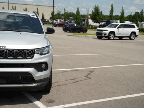 New 2026 Jeep Compass Latitude AWD/4WD image 40