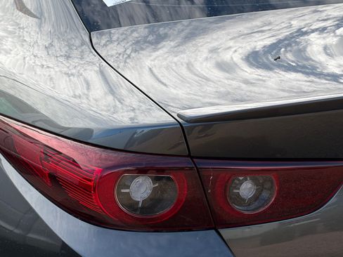 Used 2022 MAZDA MAZDA3 s FWD image 9
