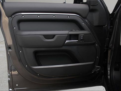 New 2025 Land Rover Defender 110 S AWD/4WD image 10