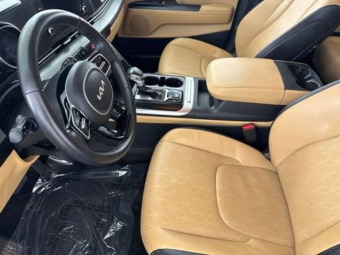 Used 2023 Kia Carnival LX FWD image 22