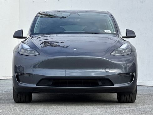 Used 2023 Tesla Model Y Long Range image 9