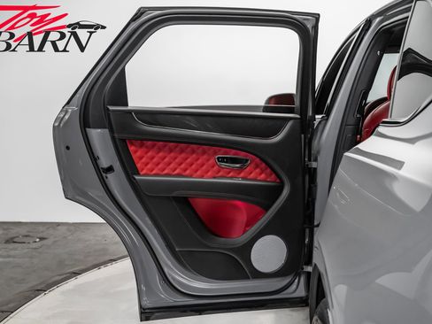 Used 2022 Bentley Bentayga image 47