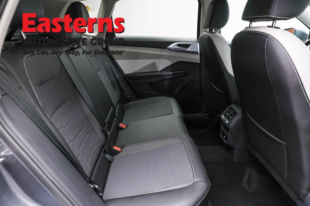 Used 2025 Volkswagen Taos SE AWD/4WD image 24
