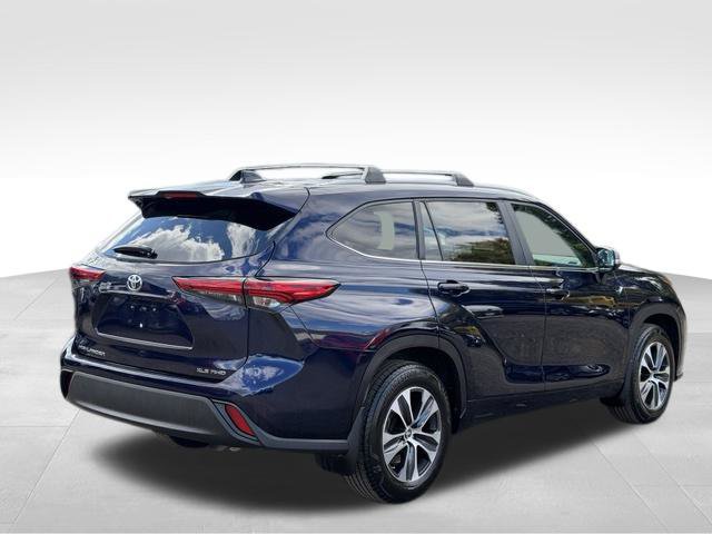 Used 2023 Toyota Highlander XLE AWD/4WD image 7