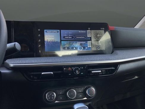 Used 2025 Nissan Kicks SV w/ SV Premium Package image 9