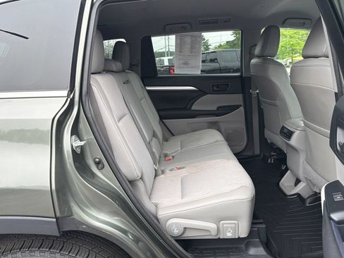 Used 2016 Toyota Highlander Plus AWD/4WD image 29