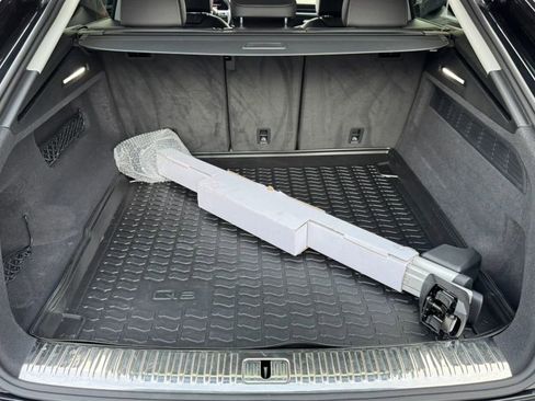 Used 2022 Audi Q8 Premium w/ Convenience Package image 27