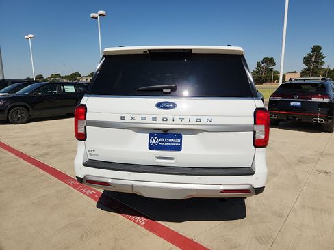 Used 2024 Ford Expedition XLT AWD/4WD image 6