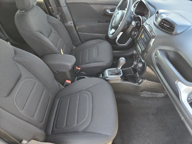 Used 2021 Jeep Renegade Latitude FWD image 13