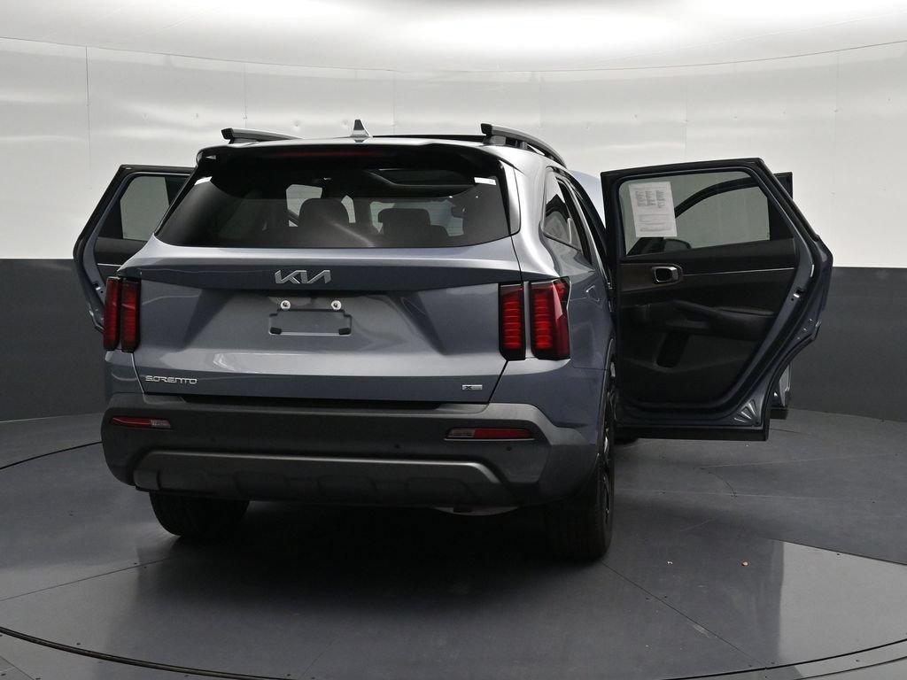 Used 2023 Kia Sorento S w/ Panoramic Sunroof Package AWD/4WD image 34