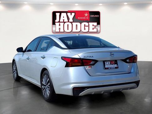 Used 2025 Nissan Altima 2.5 SV FWD image 7