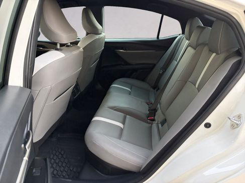 Used 2025 Toyota Camry SE image 13