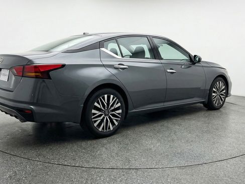 Used 2025 Nissan Altima 2.5 SV image 9