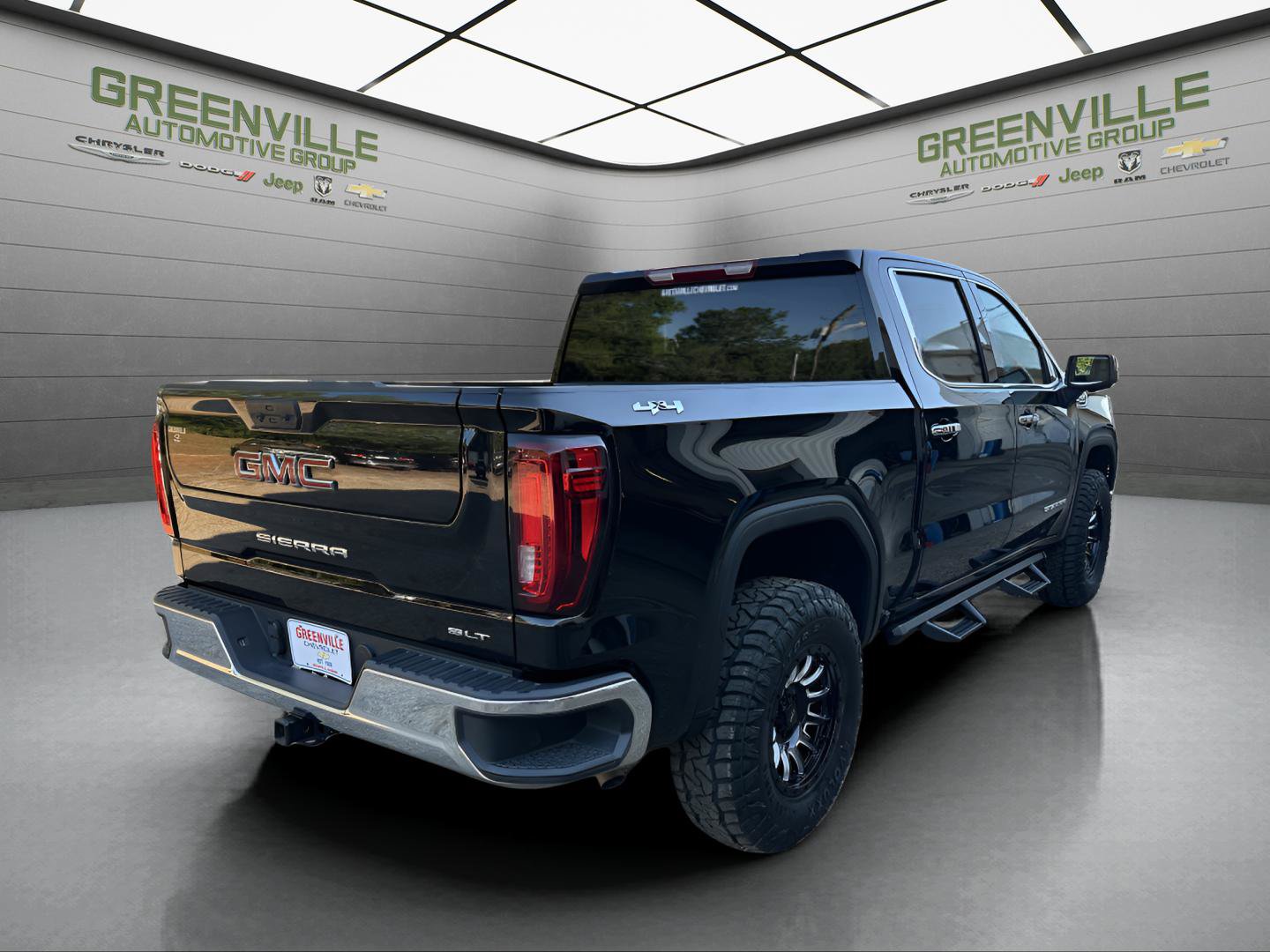 Used 2025 GMC Sierra 1500 SLT AWD/4WD image 5