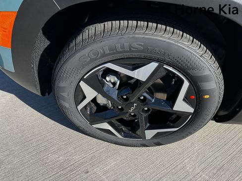 New 2026 Kia Seltos S FWD image 8