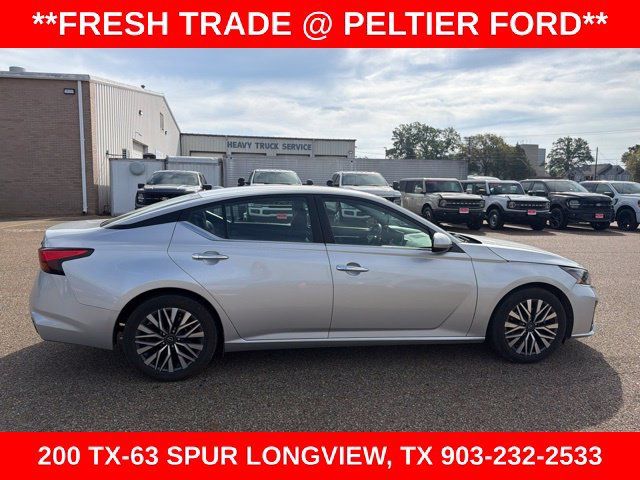 Used 2023 Nissan Altima 2.5 SV FWD image 11