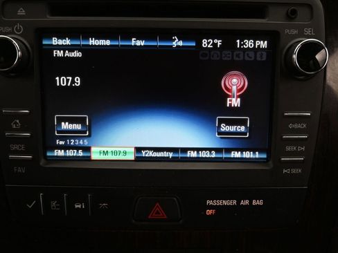 Used 2017 Chevrolet Traverse LT w/ Style and Technology Package image 19