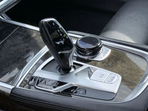 Used 2018 BMW 750i xDrive image 42