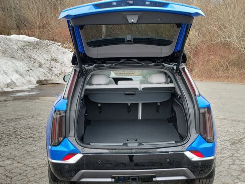 New 2026 Cadillac Optiq Luxury 2 image 16