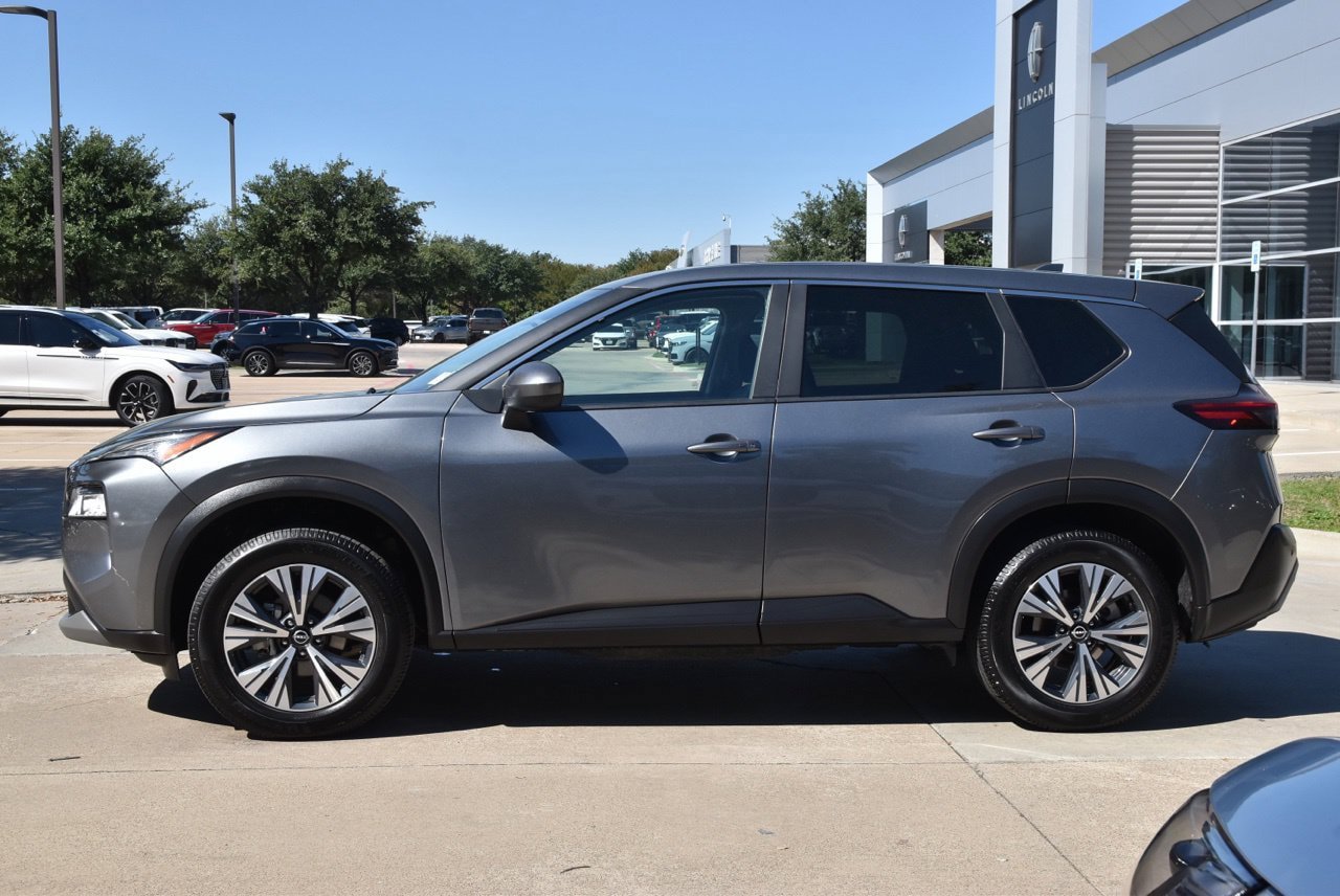 Used 2023 Nissan Rogue SV FWD image 12