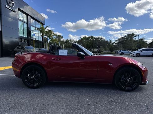 Used 2021 MAZDA MX-5 Miata Club image 24