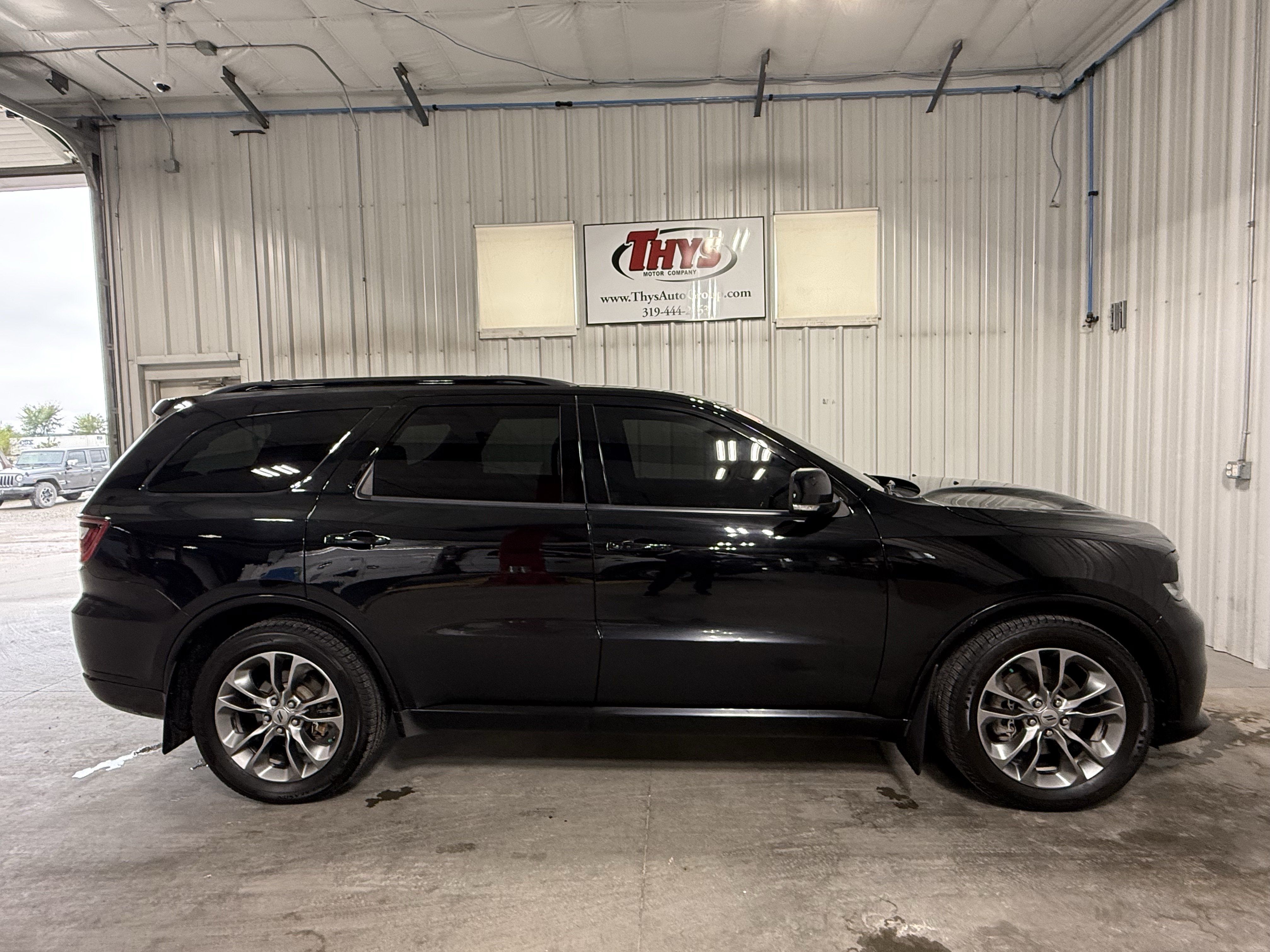 Used 2019 Dodge Durango R/T w/ Technology Group AWD/4WD image 2