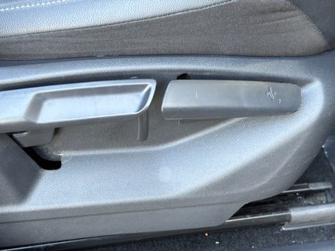 Used 2019 Volkswagen Tiguan SE w/ Panoramic Sunroof Package FWD image 24