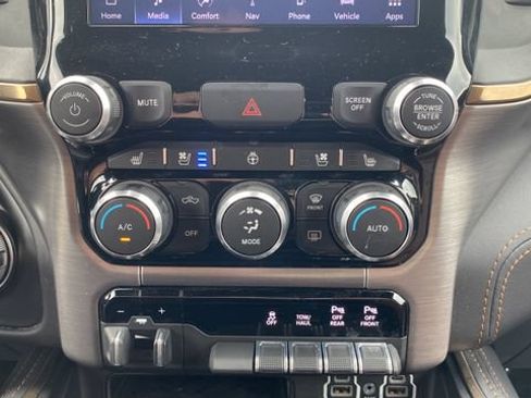 Used 2022 RAM 1500 Limited w/ Body Color Bumper Group AWD/4WD image 18