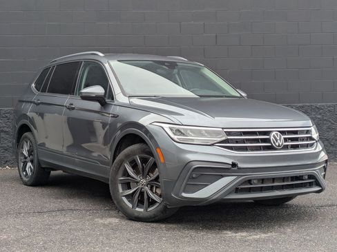 Used 2022 Volkswagen Tiguan SE image 3