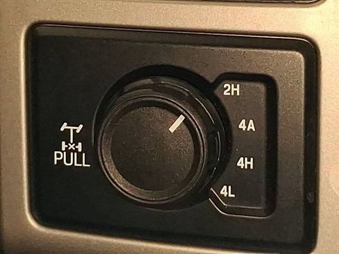 Used 2019 Ford F150 Lariat w/ Equipment Group 502A Luxury AWD/4WD image 32