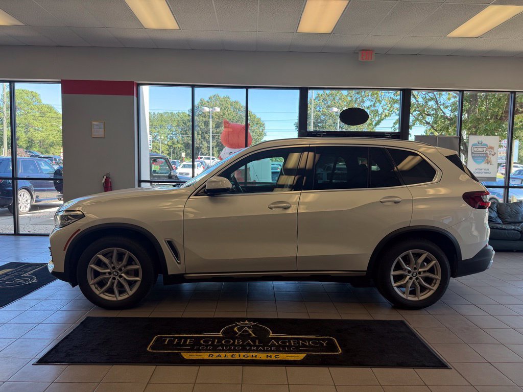Used 2021 BMW X5 xDrive40i w/ Premium Package AWD/4WD image 3