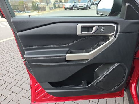 Used 2021 Ford Explorer XLT w/ Equipment Group 202A image 19