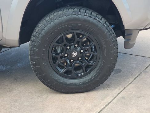 Used 2021 Toyota Tacoma SR5 RWD image 37