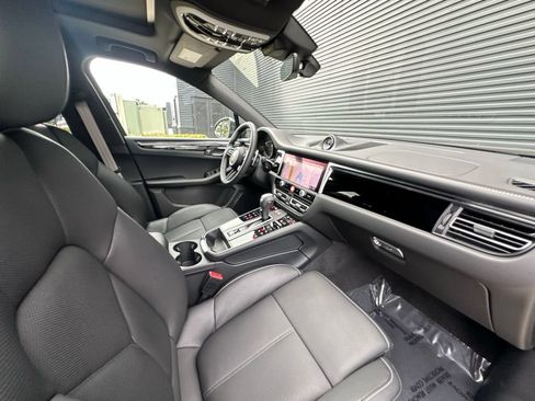 Certified 2026 Porsche Macan Turbo AWD/4WD image 38